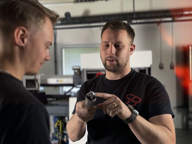 Automatiserad formsprutning med maskiner Automatiserad formsprutning med maskiner